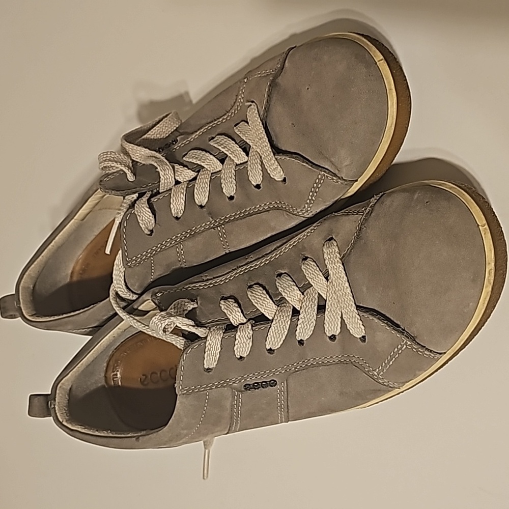 Ecco Women's Shoes, lace-up,  Gray Suede Sneakers Size (39) 8.5/9